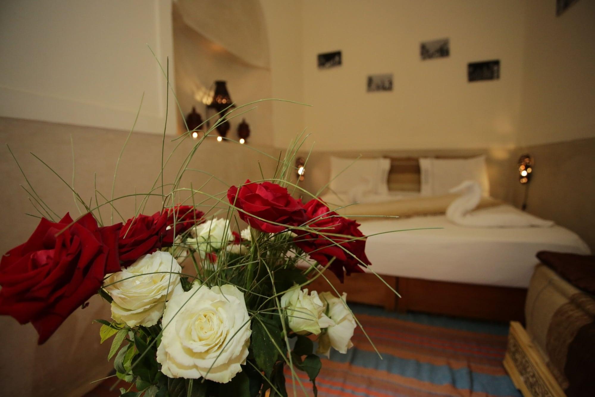 Riad White Flowers Marrakesh Exterior photo
