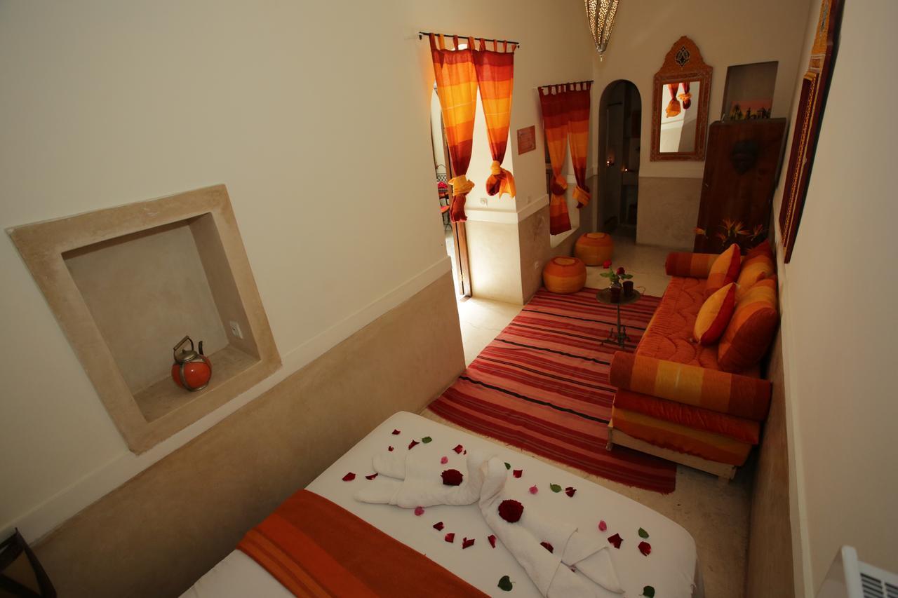 Riad White Flowers Marrakesh Exterior photo