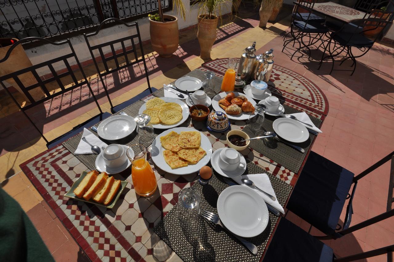 Riad White Flowers Marrakesh Exterior photo